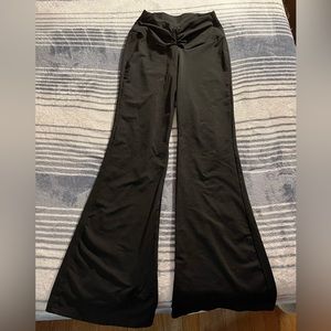 Black flared yoga pants